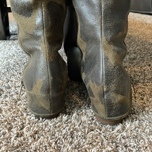 Donald J. Pliner Devi3 tall suede boot in olive 7.5 - Picture 6 of 11